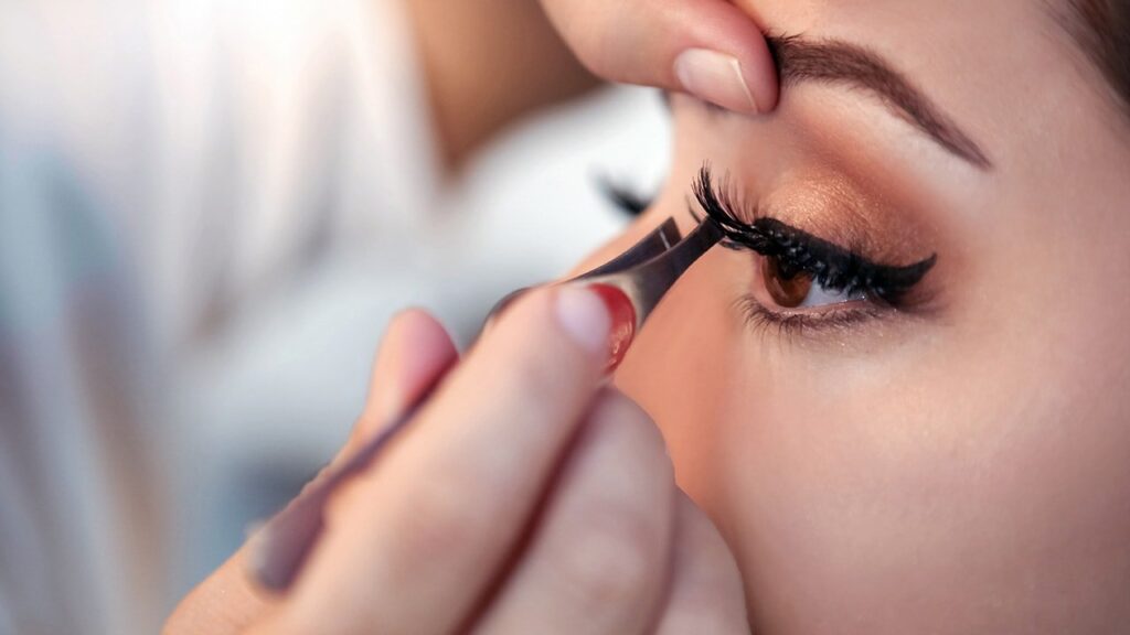 eyelash extensions dubai