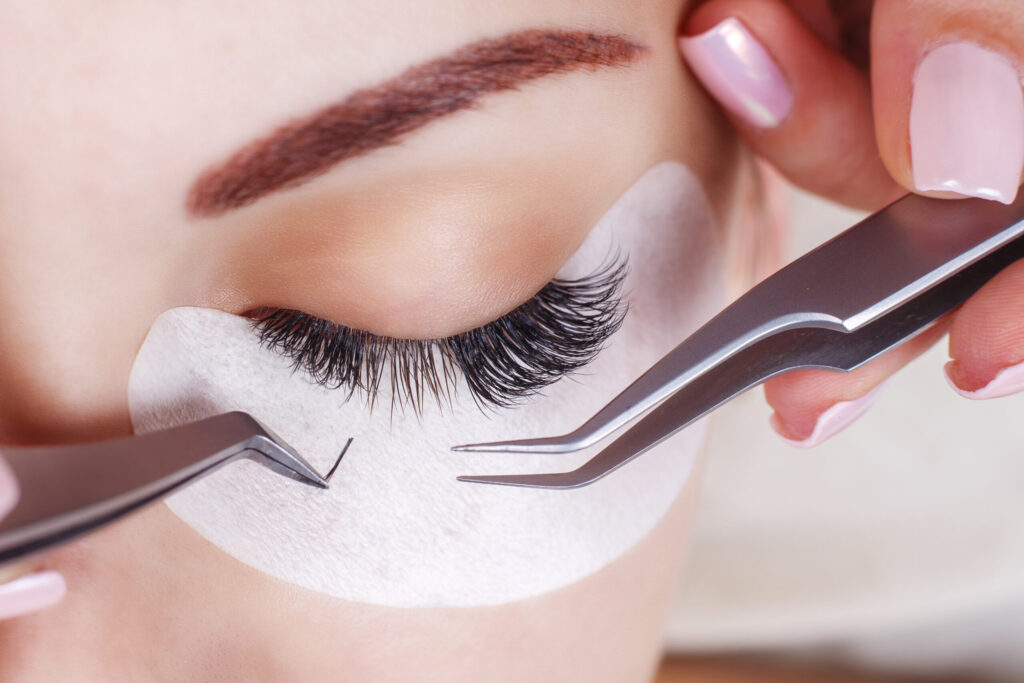 eyelash extensions dubai